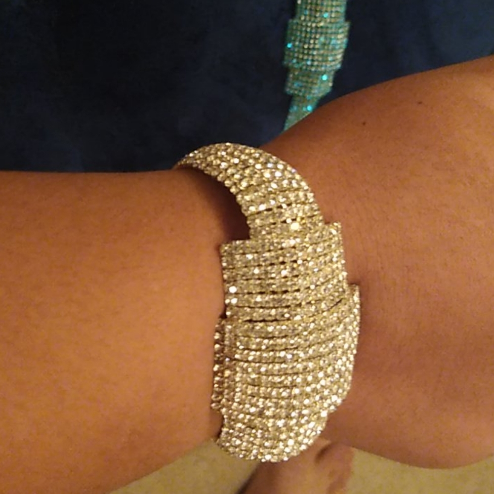 Two bracelets and ring costume jewelry - Picture 12 of 12